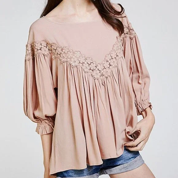 NEW Latte Mauve Shirred Floral Crochet Lace Inset Flowy Ruffle Boho Blouse Top M - Picture 4 of 9